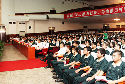 作為推動(dòng)企業(yè)加快發(fā)展三大平臺(tái)之一的人力資源管理提升工作,將是當(dāng)前和今后一段時(shí)期山推股份人力資源管理的首要任務(wù)。