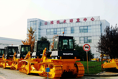 2009年,山推研發(fā)中心被國(guó)家人事部批準(zhǔn)設(shè)立博士后科研工作站,同年召開(kāi)首屆科技創(chuàng)新大會(huì)。